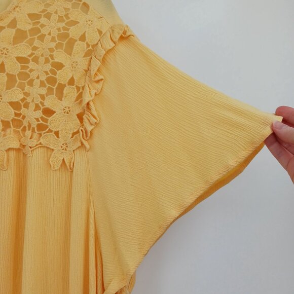 Torrid Crinkle Gauze Daisy Crochet Trim Top Size 4X Yellow Floral Flutter Sleeve - Picture 8 of 16